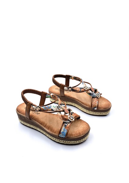 G25Y171 Dolgu Taban Espadril Detaylı Lastikli ve Taşlı Kadın Camel Beji Şık Spor Sandalet