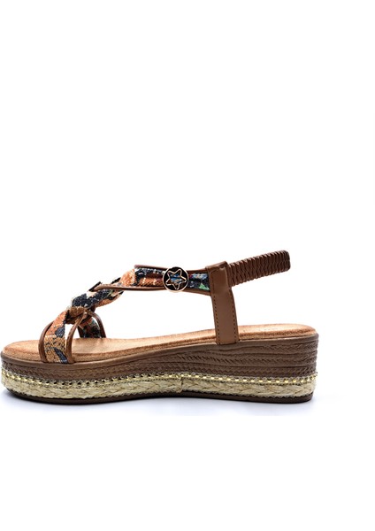 G25Y171 Dolgu Taban Espadril Detaylı Lastikli ve Taşlı Kadın Camel Beji Şık Spor Sandalet
