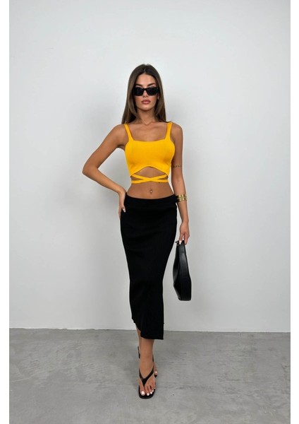 Bel Bağcıklı Crop Bluz