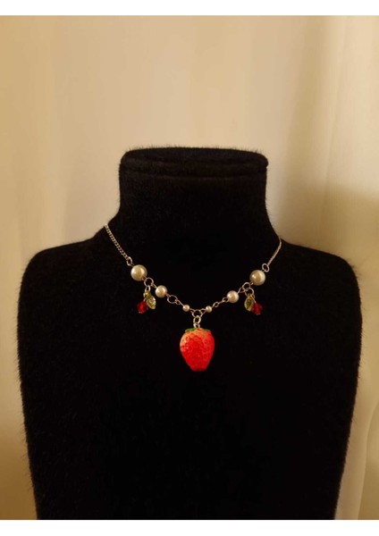 Strawberry Girl Çilek Charmlı Boncuk Kolye Y2K fiyatları