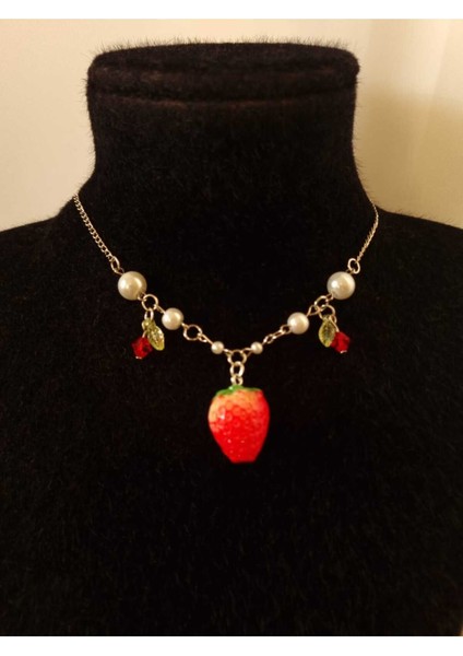 Strawberry Girl Çilek Charmlı Boncuk Kolye Y2K modelleri