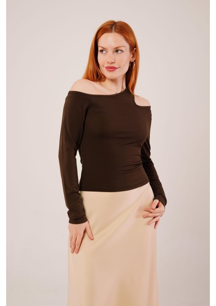Omuz Dekolte Detaylı Kahverengi Bluz fırsatları