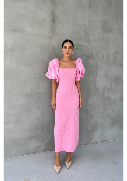 Pembe Işlemeli Kolu Garnili Elbise