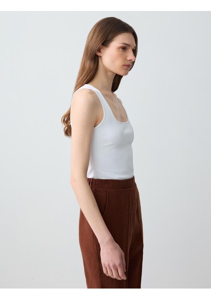 Beyaz U Yaka Dar Kesim Atlet fırsatları