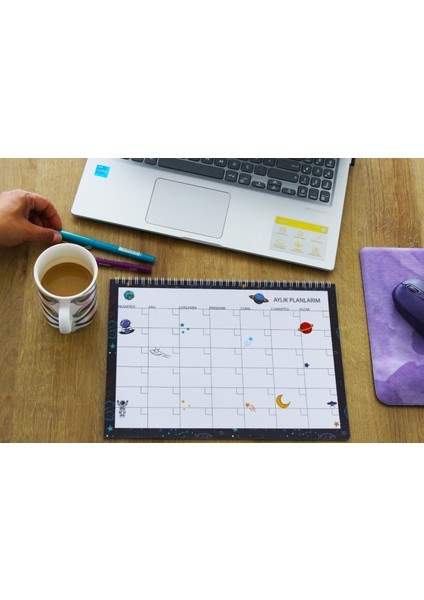 Uzay Aylık Planlayıcı A4 Boyut 60 Sayfa Defter Planlayıcı Spiralli