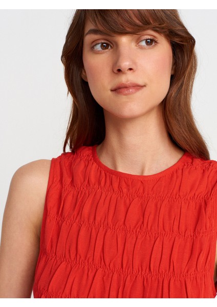 50845 Kolsuz Crop Bluz-Kırmızı modelleri