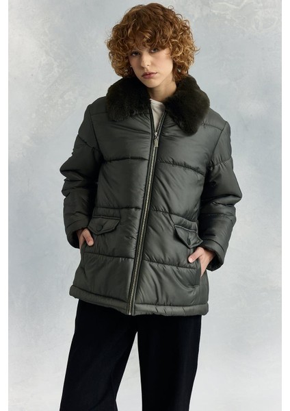 Kaz Tüyü Dolgulu Kapüşonlu Haki Kadın Mont 87008-2K5