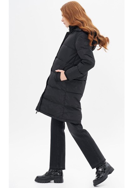 Kaz Tüyü Dolgulu Kapüşonlu Siyah Kadın Mont 27008-2K5 fiyatları