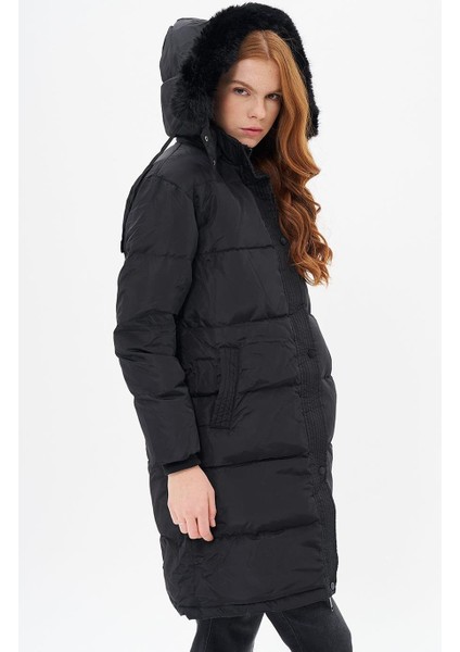 Kaz Tüyü Dolgulu Kapüşonlu Siyah Kadın Mont 27008-2K5 modelleri