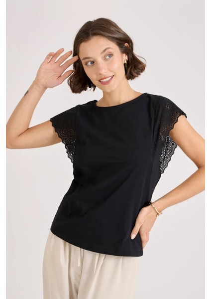 % 100 Pamuk Relaxed Fit Dantel Detaylı Bluz Bayan Bluz 25Y1203K1 modelleri