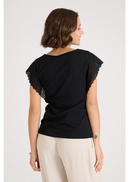 % 100 Pamuk Relaxed Fit Dantel Detaylı Bluz Bayan Bluz 25Y1203K1 indirimleri