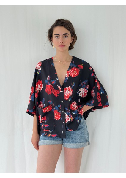 Tasarım V Yaka Kimono Gömlek Kadın Siyah Çiçekli fırsatları