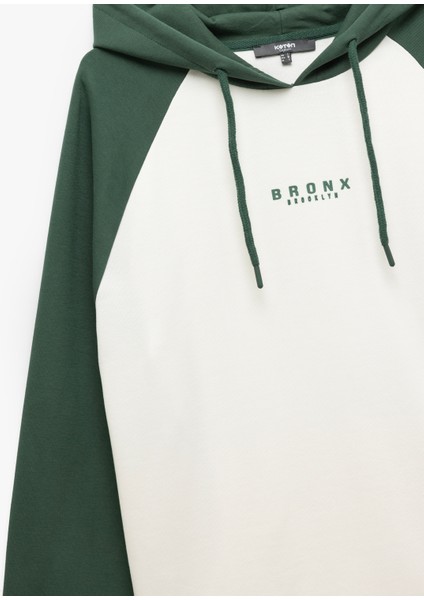 Uzun Kollu Renk Kontrastlı Baskılı Kapşonlu Sweatshirt indirimleri