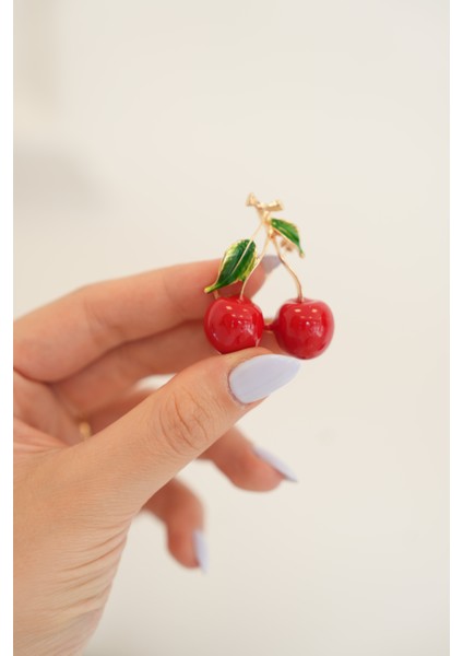 Pirinç Gold Renk Kiraz Model Kadın Broş