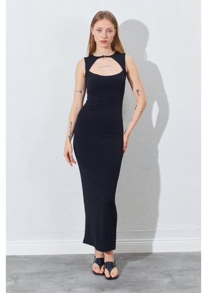 Kadın Siyah Önü Pencere Detaylı Elbise