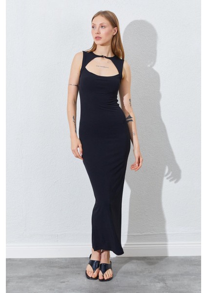 Kadın Siyah Önü Pencere Detaylı Elbise fiyatları