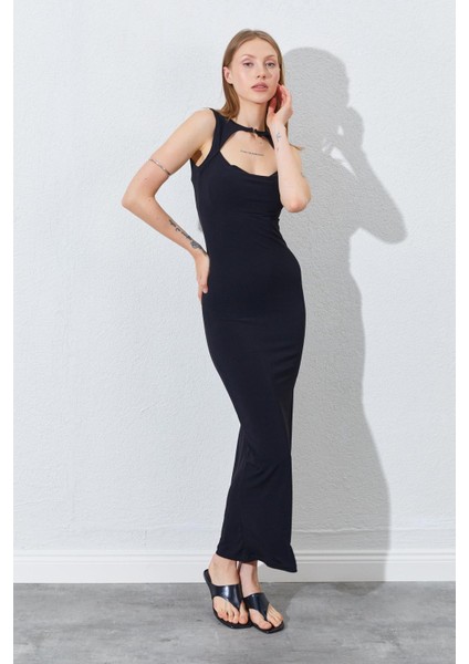 Kadın Siyah Önü Pencere Detaylı Elbise fırsatları