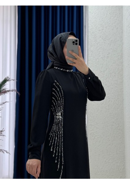 Sanora Yanları ve Boynu Taş Işlemeli Krep ELBISE-GE1040 Siyah