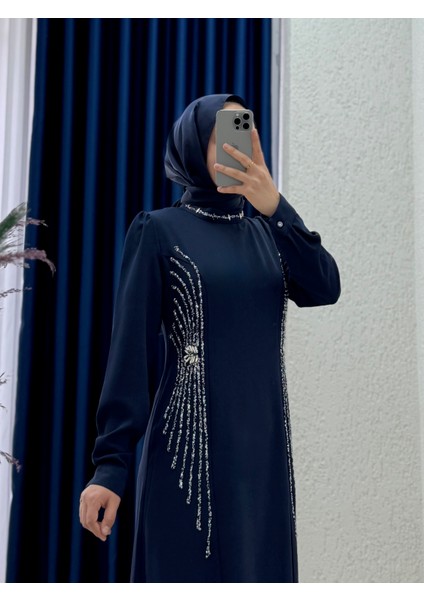Sanora Yanları ve Boynu Taş Işlemeli Krep ELBISE-GE1040 Lacivert