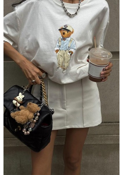 Kadın Şapkalı Ayı Desenli Sokak Stili Tişört