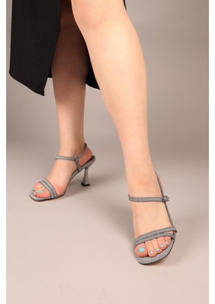 Vividy Biyeli Simli Topuklu Ayakkabı Platin fiyatları