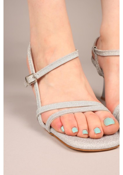 Vividy Biyeli Simli Topuklu Ayakkabı Gümüş fırsatları