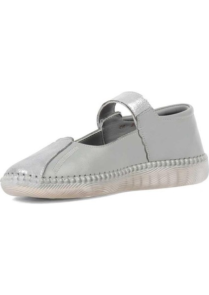 Kadın Gri Bantlı Önü Kapalı Deri Ayakkabı fırsatları