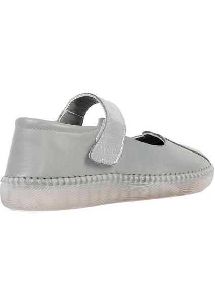 Kadın Gri Bantlı Önü Kapalı Deri Ayakkabı indirimleri