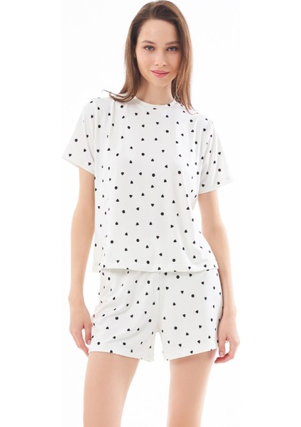 Premium Yazlık Şortlu Kadın Pijama Takımı Krem Kalp Desenli Yumuşak Dokulu Bisiklet Yaka Kısa Kollu