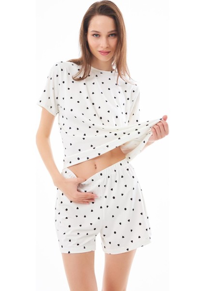 Premium Yazlık Şortlu Kadın Pijama Takımı Krem Kalp Desenli Yumuşak Dokulu Bisiklet Yaka Kısa Kollu indirimleri