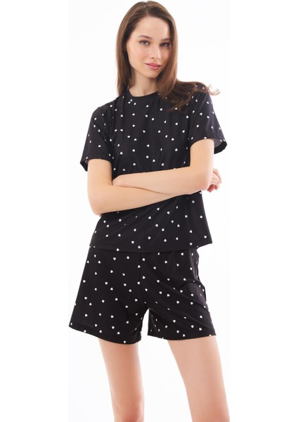 Premium Yazlık Şortlu Kadın Pijama Takımı Siyah Kalp Desenli Yumuşak Dokulu Bisiklet Yaka Kısa Kollu