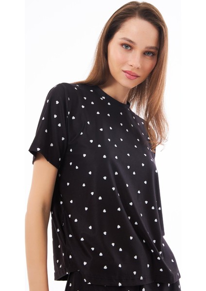 Premium Yazlık Şortlu Kadın Pijama Takımı Siyah Kalp Desenli Yumuşak Dokulu Bisiklet Yaka Kısa Kollu
