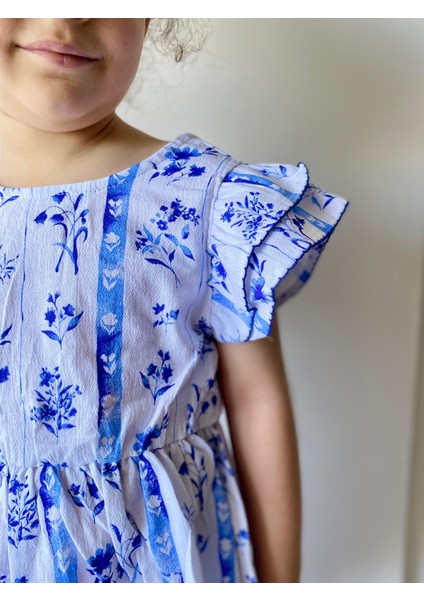 Kız Çocuk Mavi Beyaz Çiçekli Arkası Düğmeli Kolları Fırfırlı Beli Lastikli Pamuklu Dokuma Elbise indirimleri