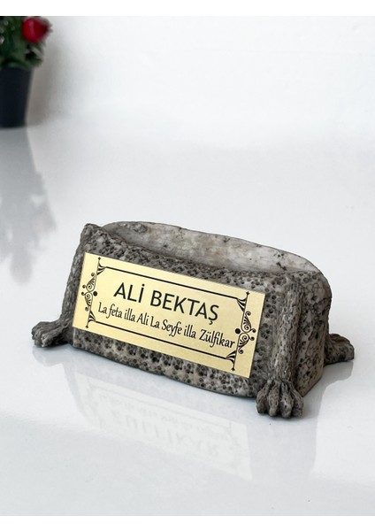 Dekoratif Zülfikar Kılıcı Biblo – Hz. Ali Yazılı Metal Masa Üstü Süs Eşyası