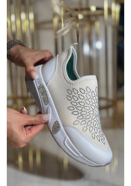 Ilare Kristal Taşlı Spor Ayakkabı Bej x Beyaz fırsatları