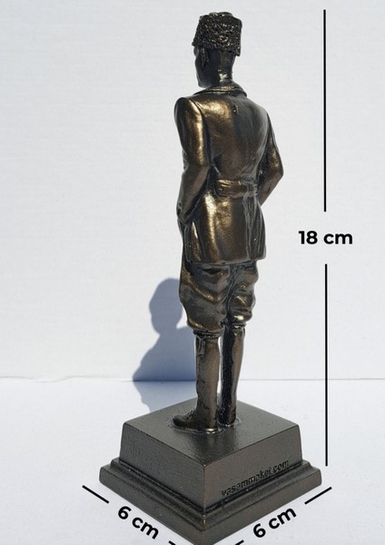 Kalpaklı Atatürk Heykeli Biblo