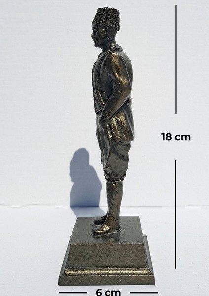 Kalpaklı Atatürk Heykeli Biblo