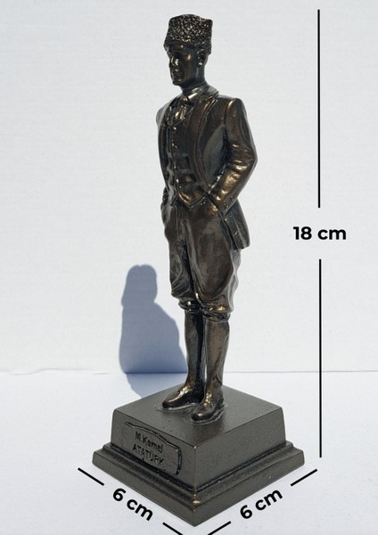 Kalpaklı Atatürk Heykeli Biblo