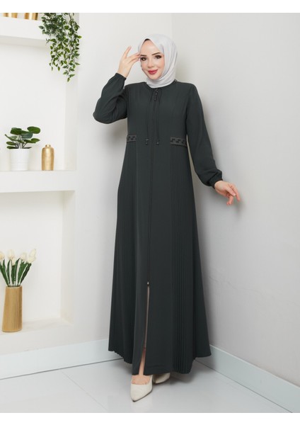 Yarım Pileli Bel Nakışlı Tam Boy Kadın Ferace