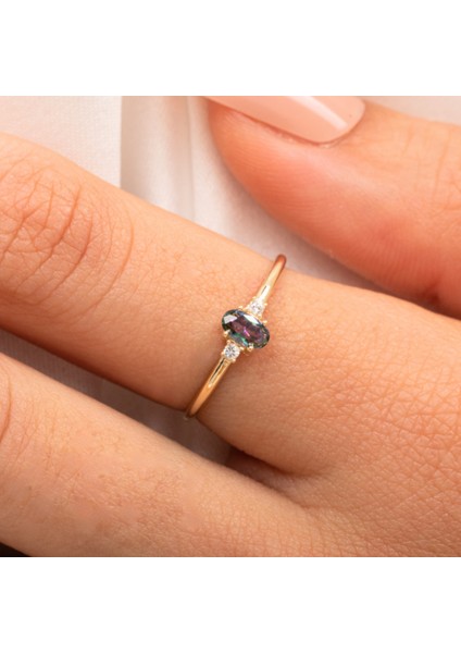 Gümüş Yüzük - 0,30CT Aleksandrit 0,10 Ct Pırlanta(Signty Taşlı)Minimal Oval Taşlı Tria Pırlanta Hediye Gümüş Yüzük modelleri