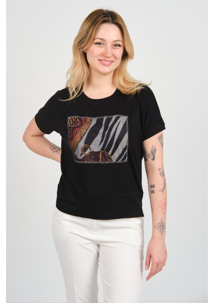 Kadın Desenli ve File Detaylı Önü Kısa Arkası Uzun Bluz 24291 Siyah