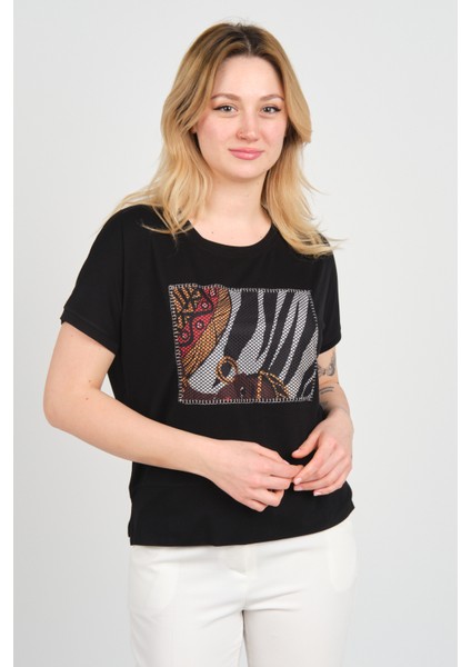 Kadın Desenli ve File Detaylı Önü Kısa Arkası Uzun Bluz 24291 Siyah modelleri