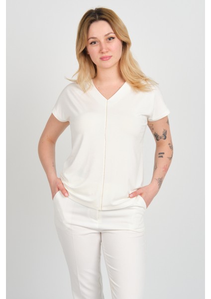 Kadın V Yaka Ince Parlak Şeritli Önü Kısa Arkası Uzun Bluz 24289 Ekru