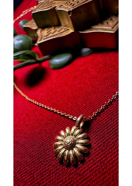 Summers - Çiçekli Gold Çelik Kolye
