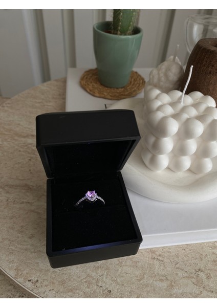 Işıklı Kutuda Ayarlanabilir Ciddi Ilişki Kalpli Silver Pembe Yüzük