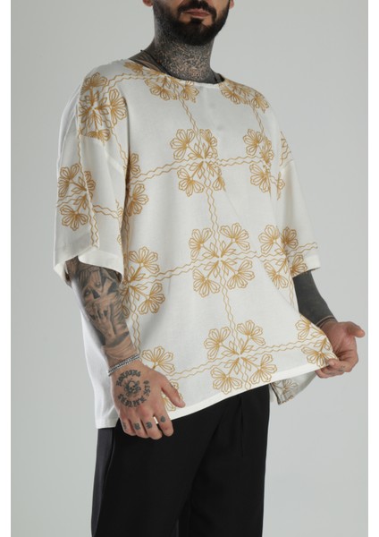 Sarı Nakış Işlemeli Oversize T-Shirt