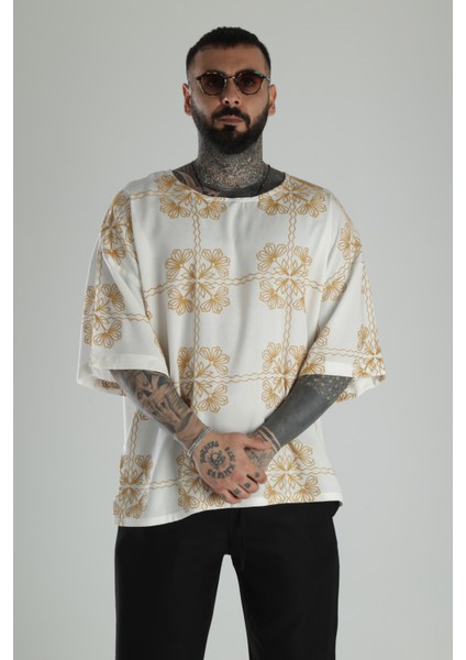 Sarı Nakış Işlemeli Oversize T-Shirt