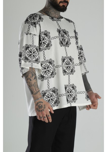 Siyah Nakış Işlemeli Oversize T-Shirt