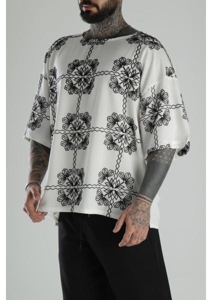 Siyah Nakış Işlemeli Oversize T-Shirt