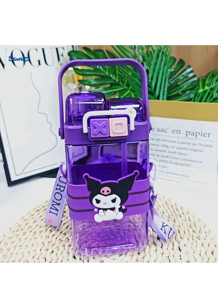 Kuromi Figürlü Çocuk Suluk Matara 520ML Kulplu Askılı Iki Bölmeli Kapak Plastik AD72214